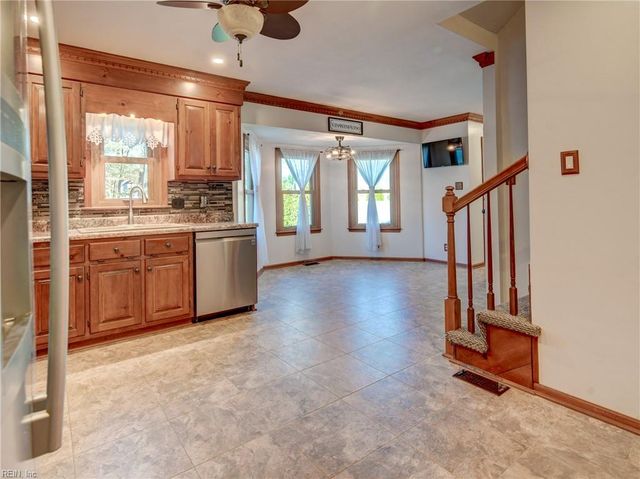 658 Blackthorne DR, Chesapeake, VA 23322