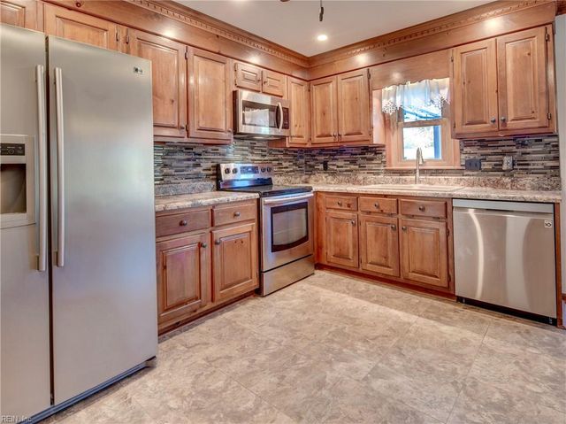 658 Blackthorne DR, Chesapeake, VA 23322