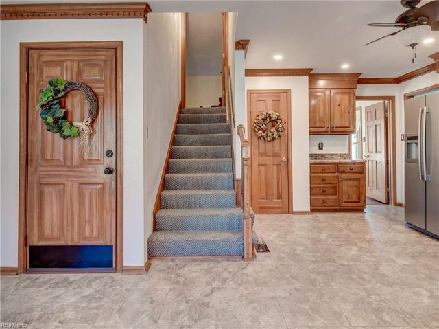 658 Blackthorne DR, Chesapeake, VA 23322