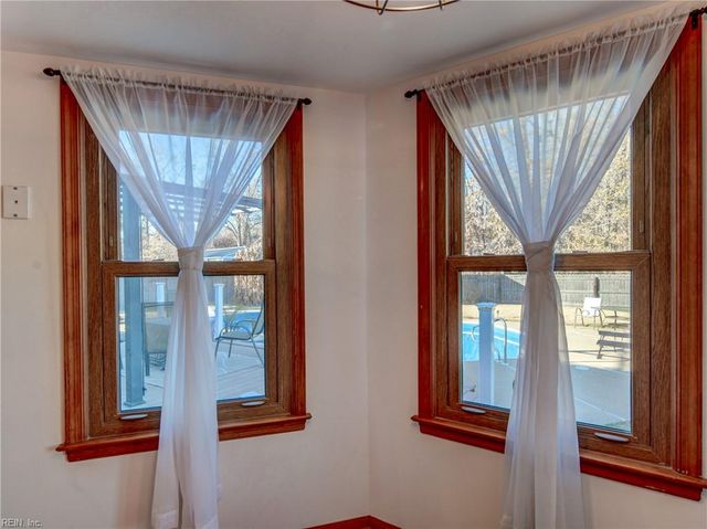 658 Blackthorne DR, Chesapeake, VA 23322