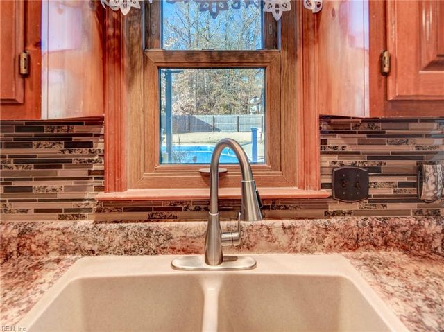 658 Blackthorne DR, Chesapeake, VA 23322