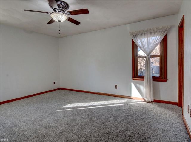 658 Blackthorne DR, Chesapeake, VA 23322