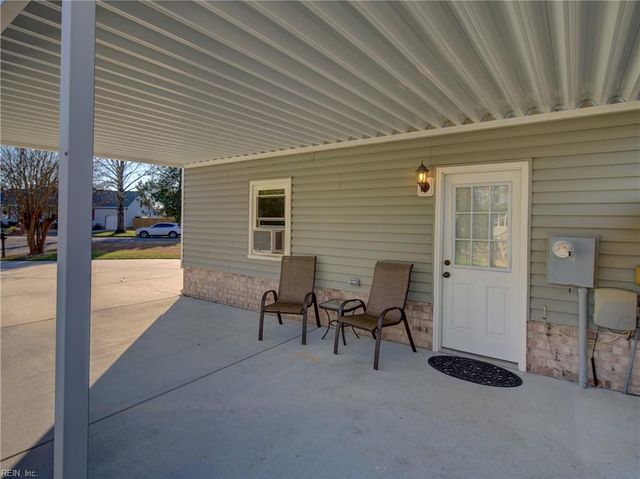 658 Blackthorne DR, Chesapeake, VA 23322