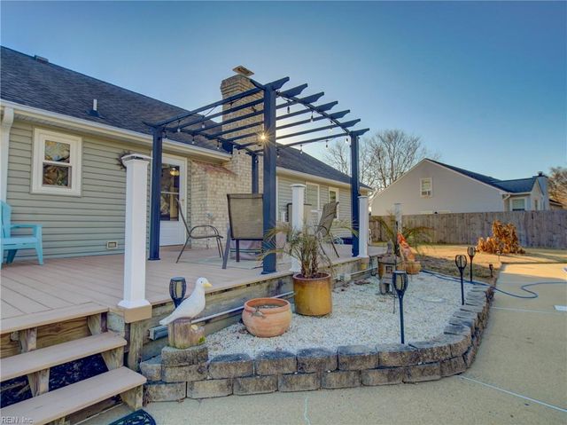 658 Blackthorne DR, Chesapeake, VA 23322