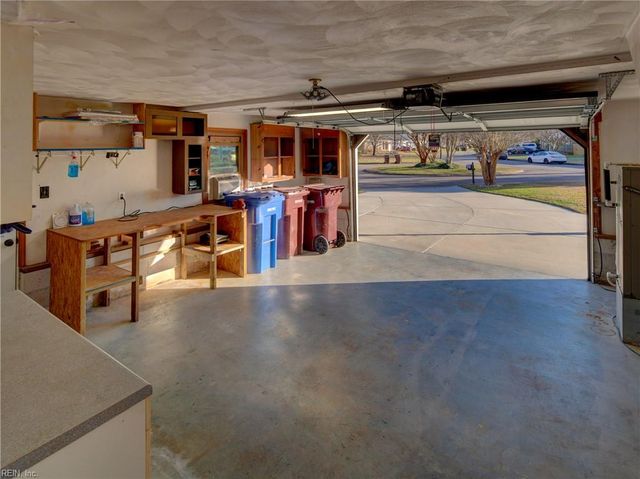 658 Blackthorne DR, Chesapeake, VA 23322