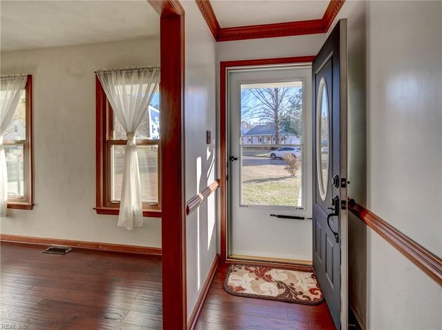 658 Blackthorne DR, Chesapeake, VA 23322