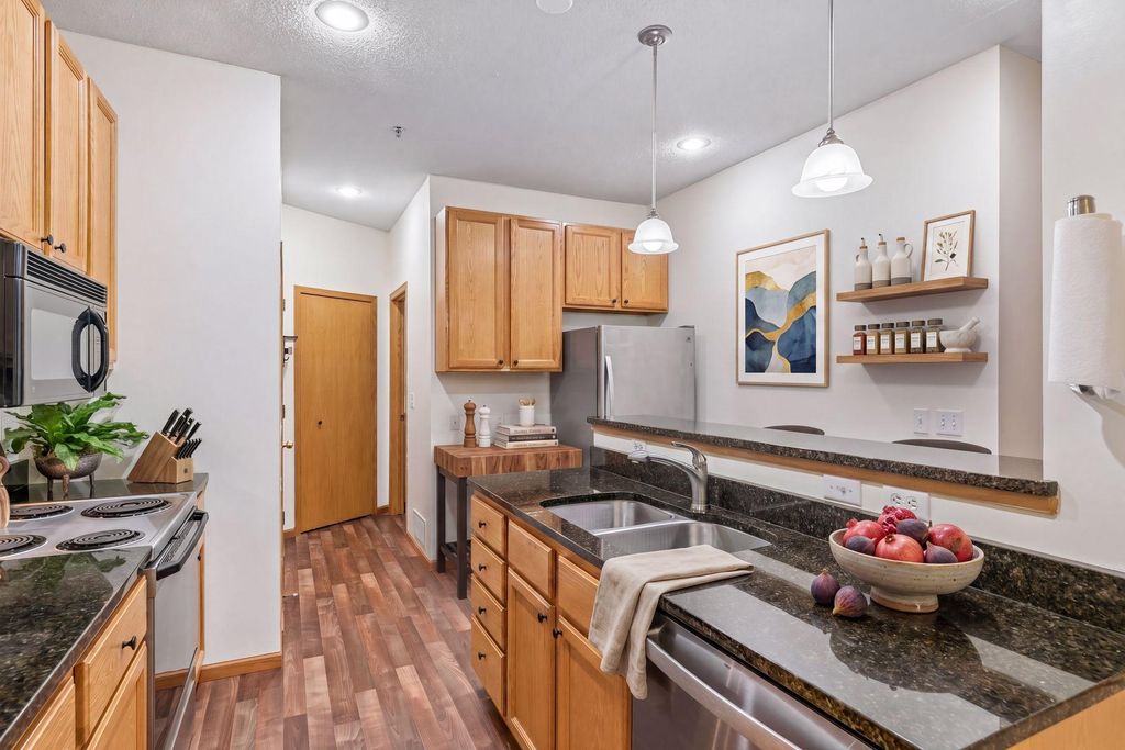 8271 Kimball Drive, Eden Prairie, MN 55347 — photo 4