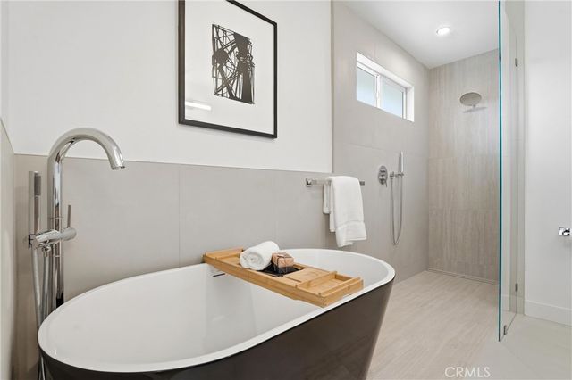 1713 Oahu Place, Costa Mesa, CA 92626