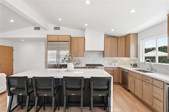 1713 Oahu Place, Costa Mesa, CA 92626