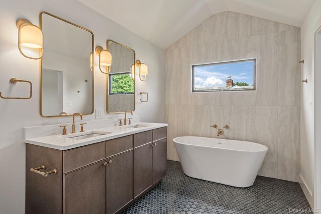 555 Marian Court, East Meadow, NY 11554