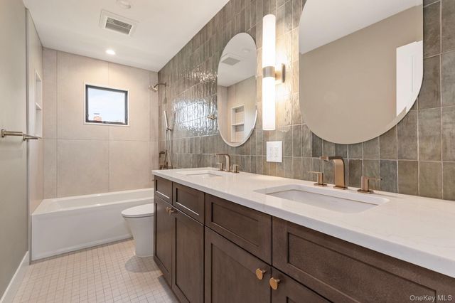 555 Marian Court, East Meadow, NY 11554