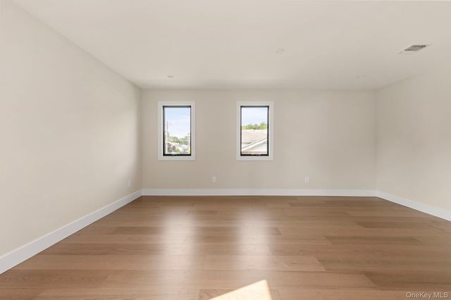 555 Marian Court, East Meadow, NY 11554
