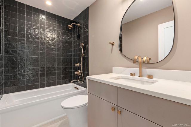 555 Marian Court, East Meadow, NY 11554