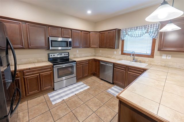 260 Hawthorne Lane, Russellville, AR 72802