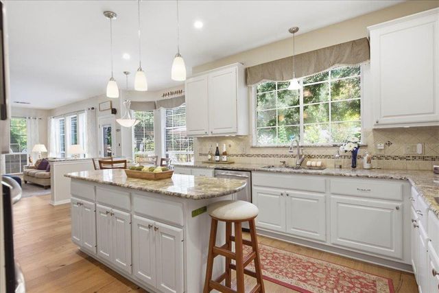 2041 Saint Andrews DR, Round Rock, TX 78664