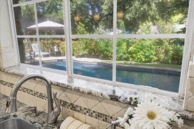 2041 Saint Andrews DR, Round Rock, TX 78664