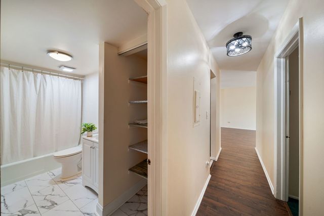 826 E Old Willow Road 103, Prospect Heights, IL 60070