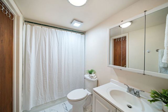 826 E Old Willow Road 103, Prospect Heights, IL 60070