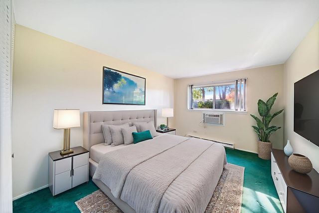 826 E Old Willow Road 103, Prospect Heights, IL 60070