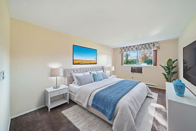 826 E Old Willow Road 103, Prospect Heights, IL 60070