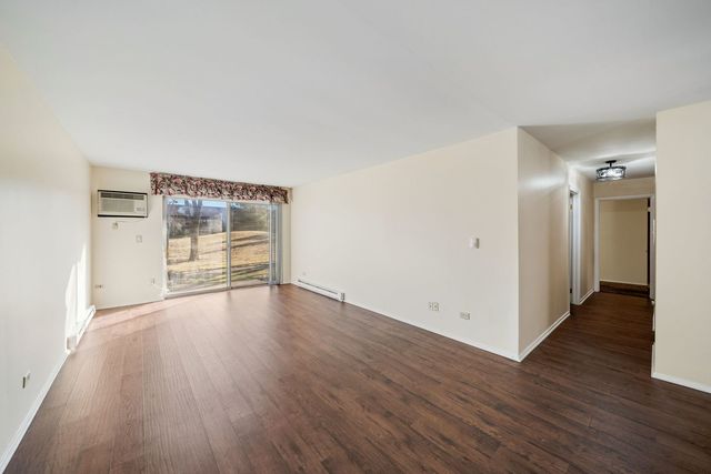 826 E Old Willow Road 103, Prospect Heights, IL 60070