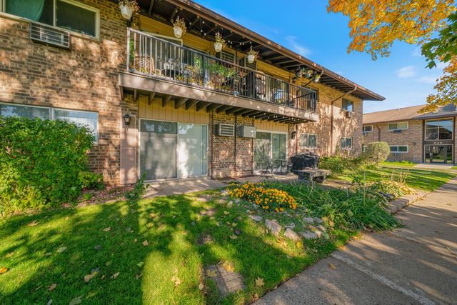 826 E Old Willow Road 103, Prospect Heights, IL 60070