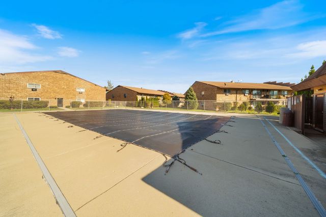 826 E Old Willow Road 103, Prospect Heights, IL 60070