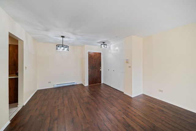 826 E Old Willow Road 103, Prospect Heights, IL 60070