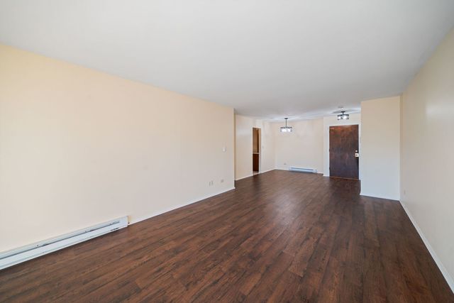 826 E Old Willow Road 103, Prospect Heights, IL 60070