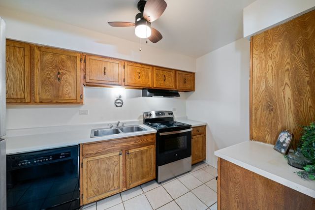 826 E Old Willow Road 103, Prospect Heights, IL 60070