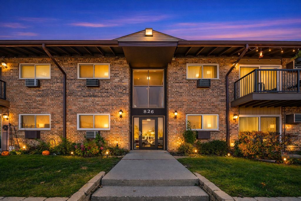 826 E Old Willow Road 103, Prospect Heights, IL 60070
