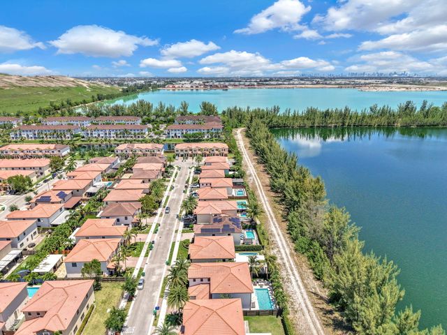 9860 NW 86th Terrace, Doral, FL 33178