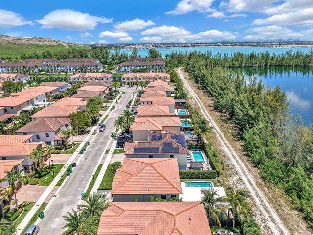 9860 NW 86th Terrace, Doral, FL 33178