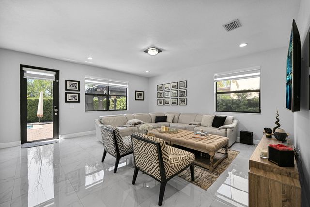 9860 NW 86th Terrace, Doral, FL 33178