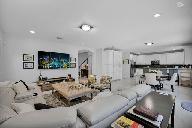 9860 NW 86th Terrace, Doral, FL 33178