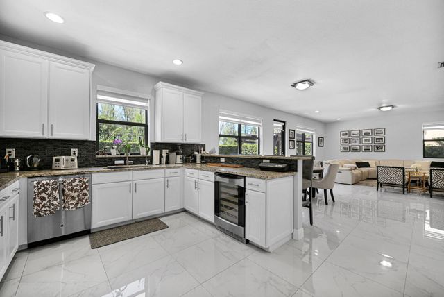 9860 NW 86th Terrace, Doral, FL 33178