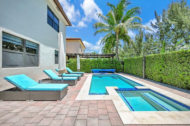 9860 NW 86th Terrace, Doral, FL 33178