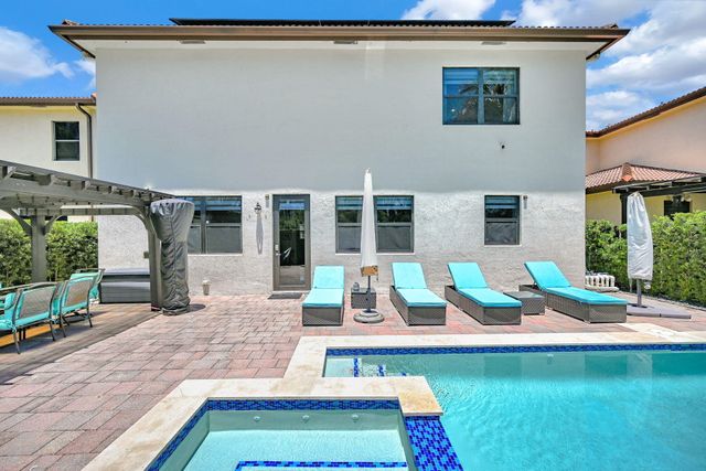 9860 NW 86th Terrace, Doral, FL 33178