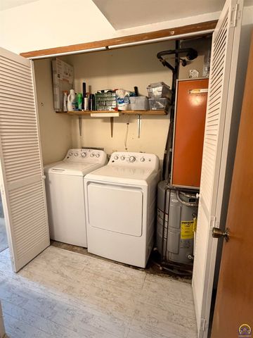 5466 SW 12th Ter Apt 1, Topeka, KS 66604