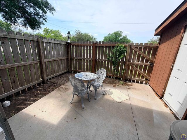 5466 SW 12th Ter Apt 1, Topeka, KS 66604