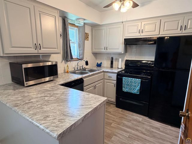 5466 SW 12th Ter Apt 1, Topeka, KS 66604