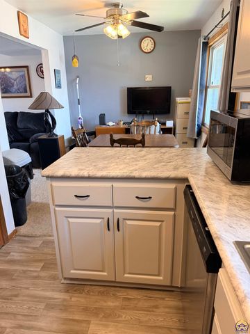 5466 SW 12th Ter Apt 1, Topeka, KS 66604