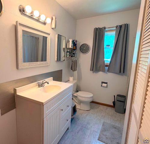 5466 SW 12th Ter Apt 1, Topeka, KS 66604