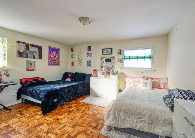 24 Normandy Drive, Holbrook, NY 11741