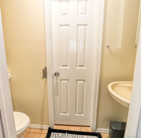 24 Normandy Drive, Holbrook, NY 11741