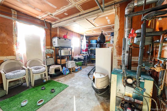 24 Normandy Drive, Holbrook, NY 11741