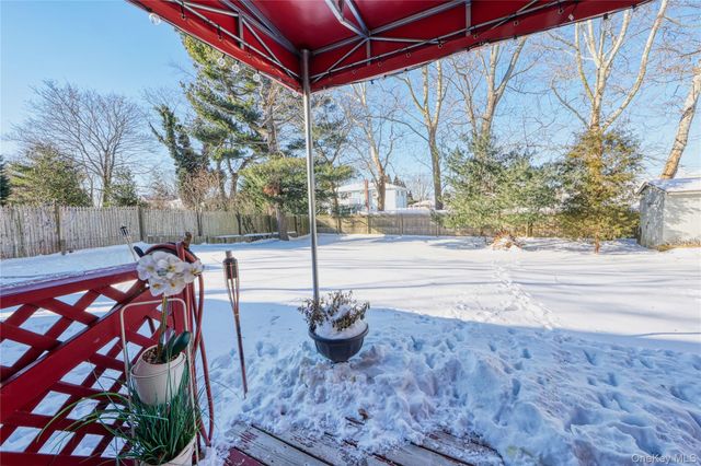 24 Normandy Drive, Holbrook, NY 11741