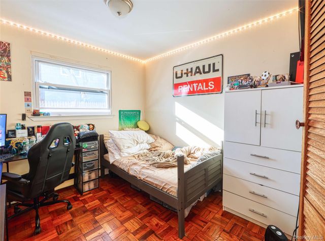 24 Normandy Drive, Holbrook, NY 11741