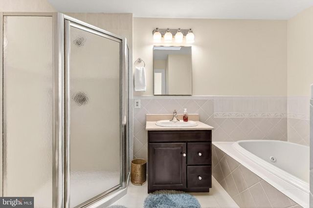 15470 MEHERRIN DR, Centreville, VA 20120