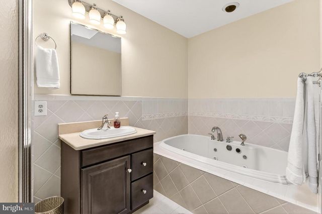 15470 MEHERRIN DR, Centreville, VA 20120